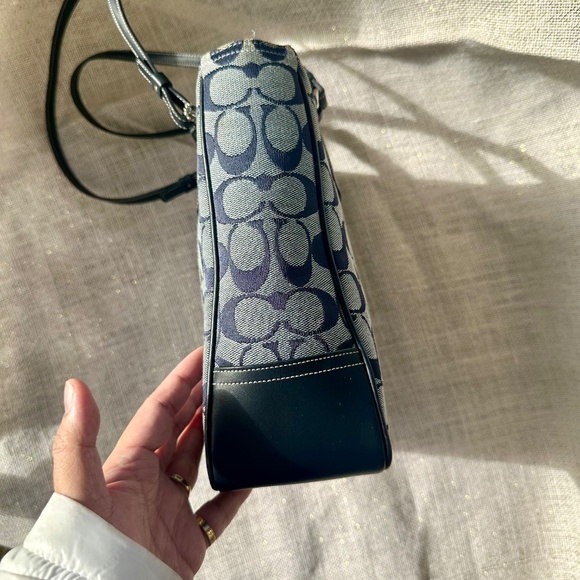 Coach Signature Canvas Tote (J1K‑6090) - Picture 7 of 16